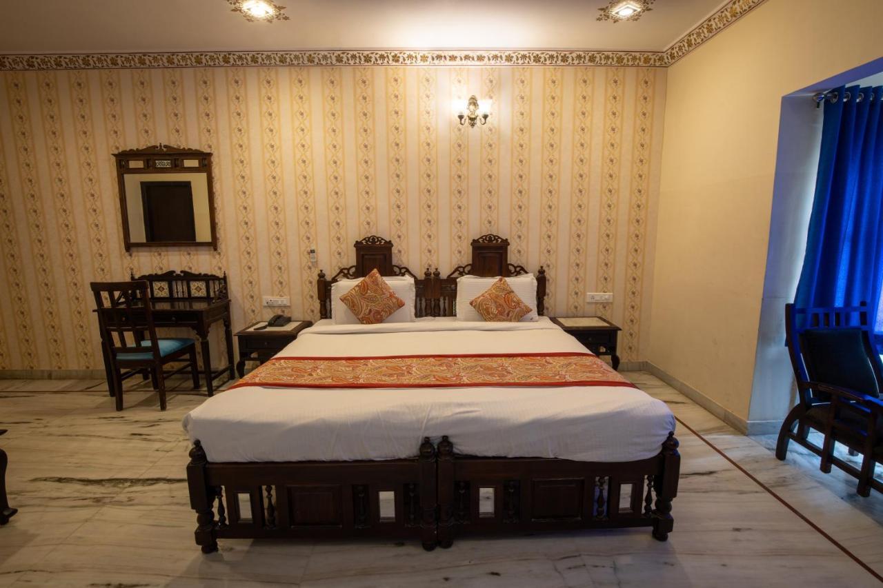 Hotel Royal Pratap Niwas Udaipur Dış mekan fotoğraf