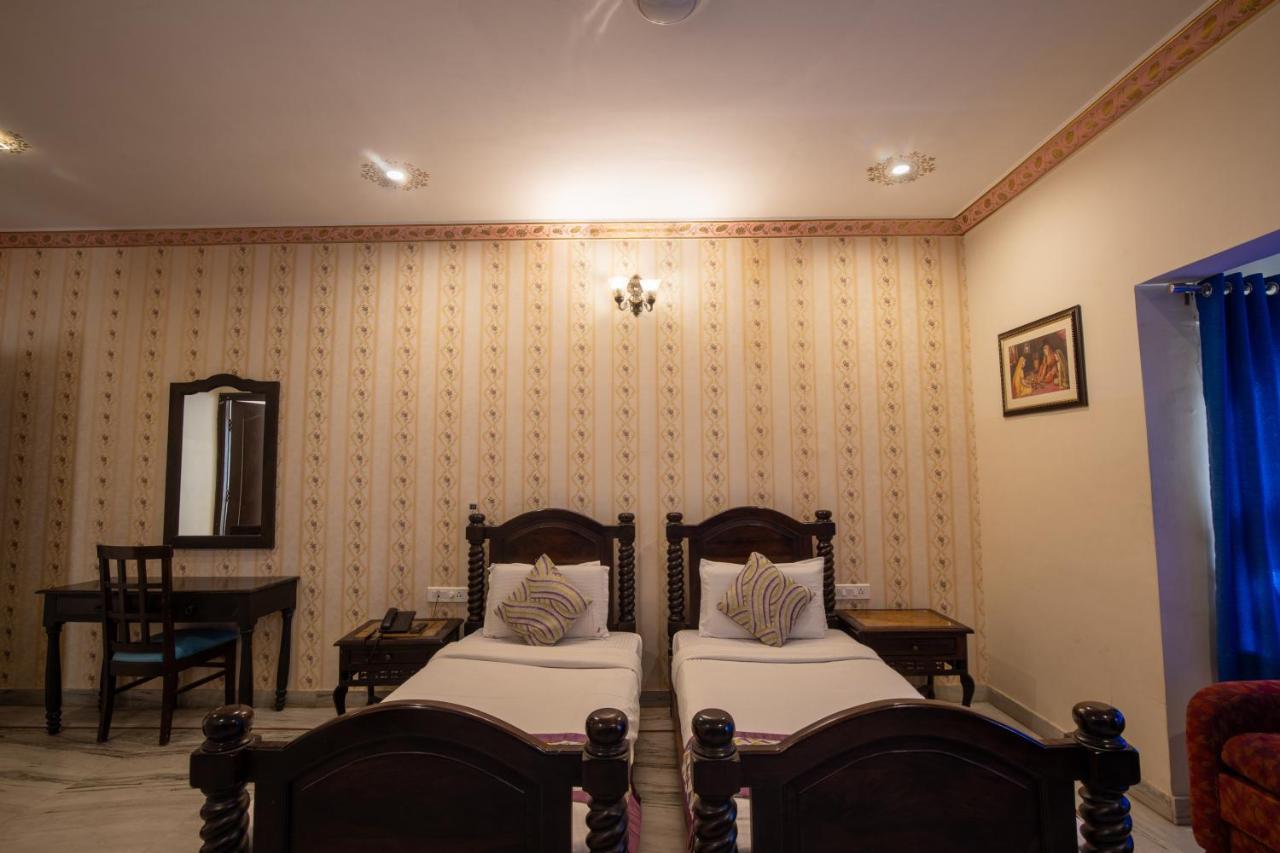 Hotel Royal Pratap Niwas Udaipur Dış mekan fotoğraf