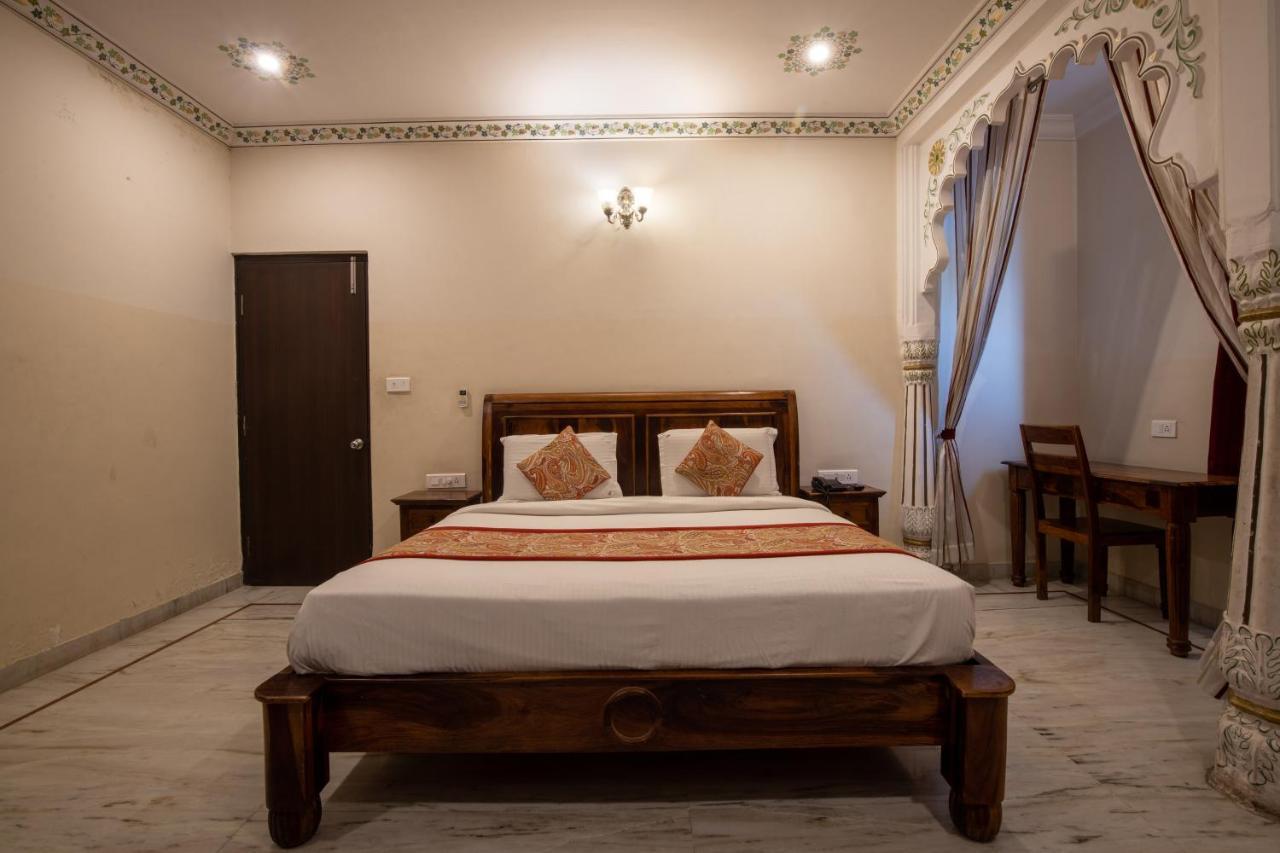 Hotel Royal Pratap Niwas Udaipur Dış mekan fotoğraf