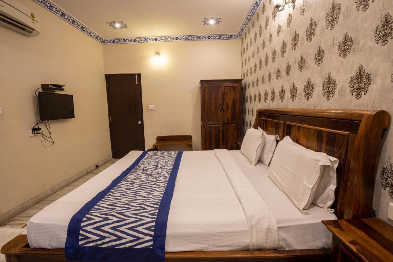 Hotel Royal Pratap Niwas Udaipur Dış mekan fotoğraf