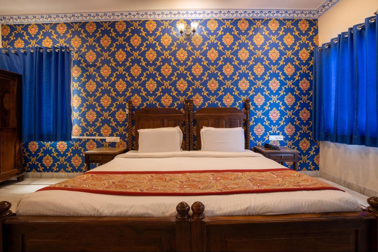 Hotel Royal Pratap Niwas Udaipur Dış mekan fotoğraf