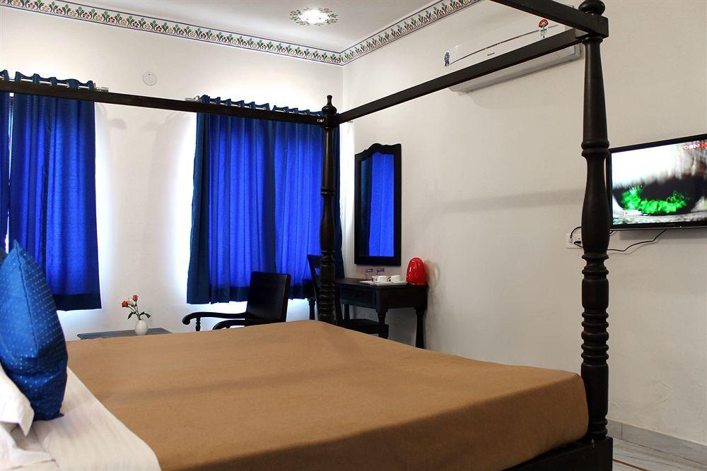 Hotel Royal Pratap Niwas Udaipur Dış mekan fotoğraf