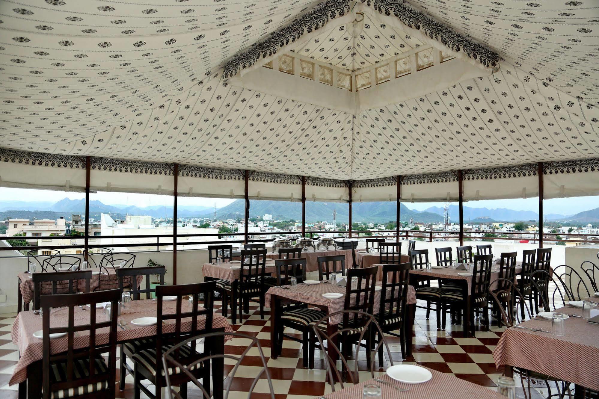 Hotel Royal Pratap Niwas Udaipur Dış mekan fotoğraf