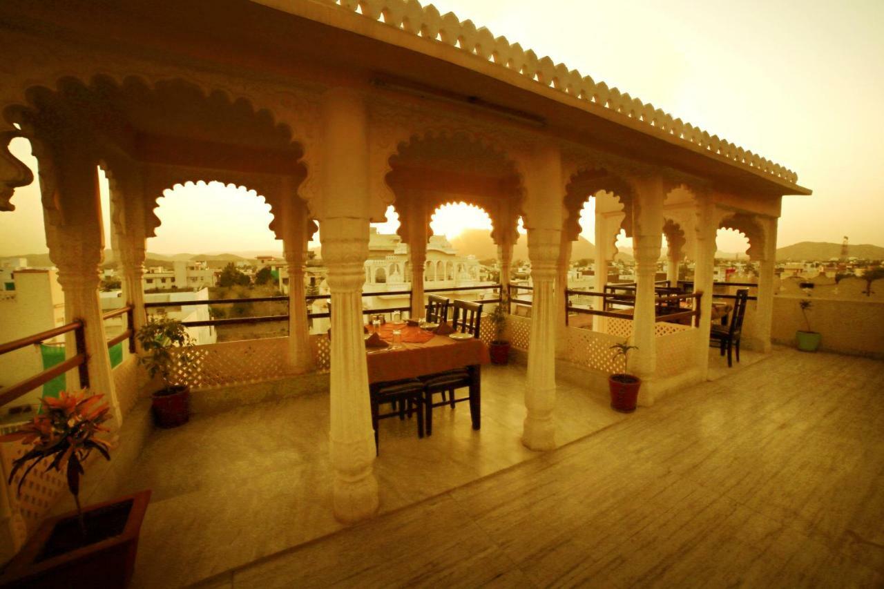 Hotel Royal Pratap Niwas Udaipur Dış mekan fotoğraf