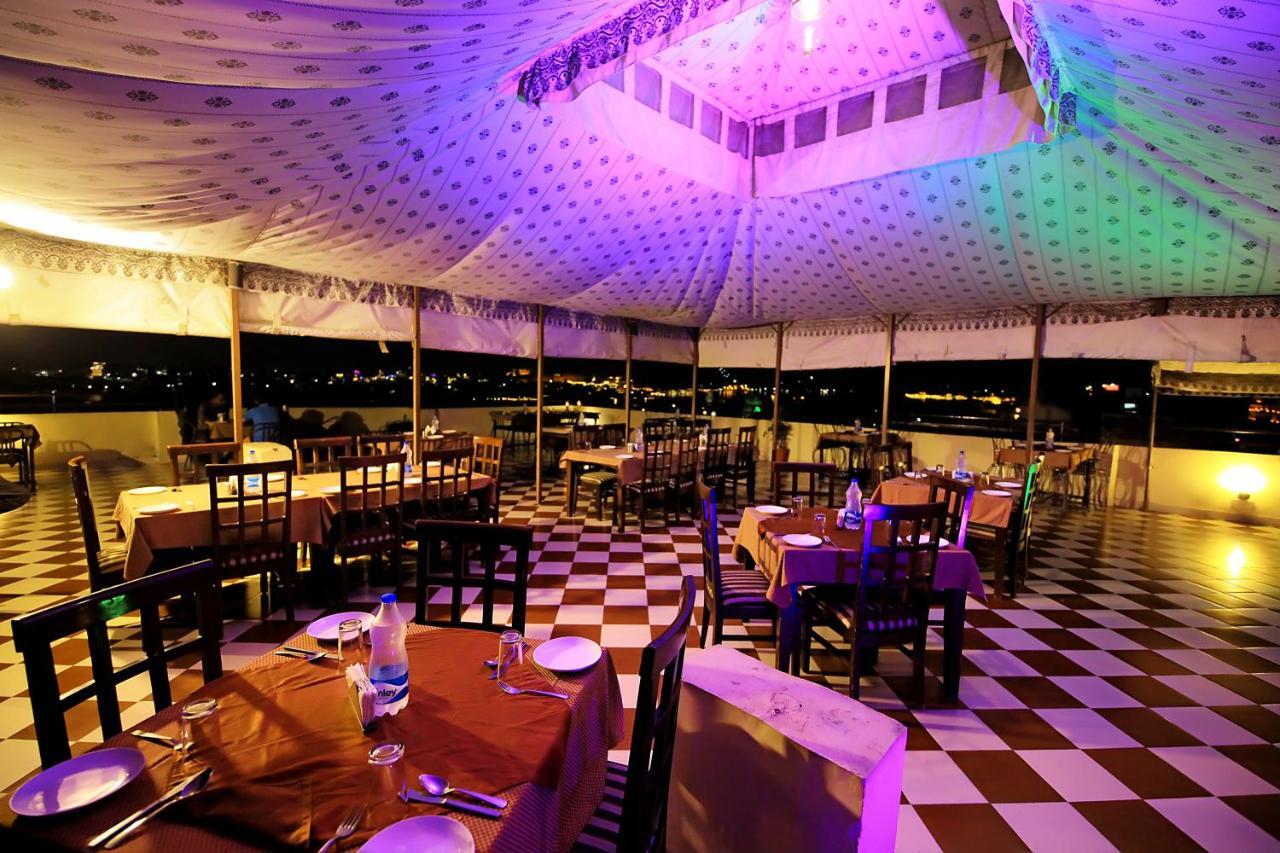Hotel Royal Pratap Niwas Udaipur Dış mekan fotoğraf